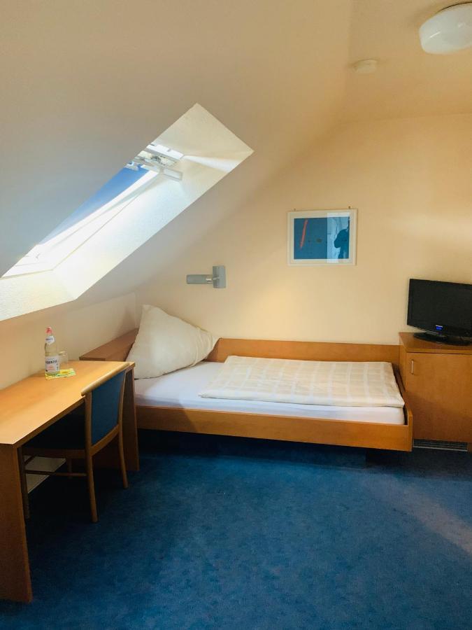 Hotel Montan Дуйсбург Екстериор снимка