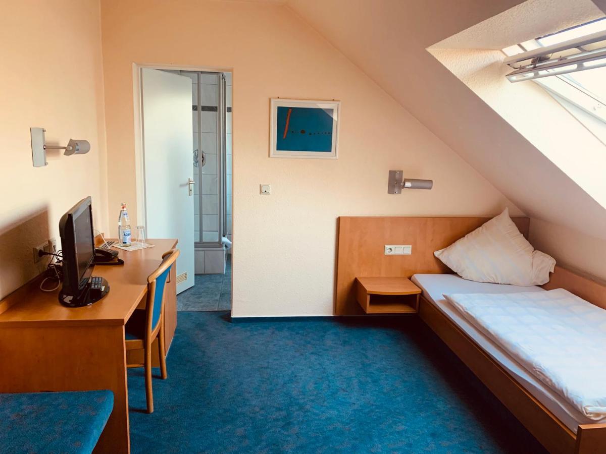Hotel Montan Дуйсбург Екстериор снимка