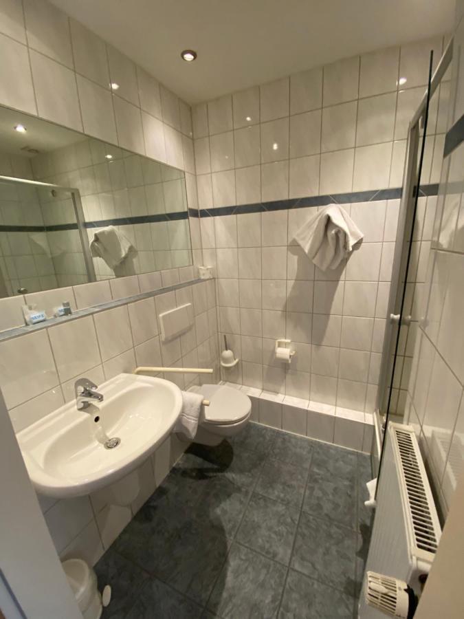Hotel Montan Дуйсбург Екстериор снимка