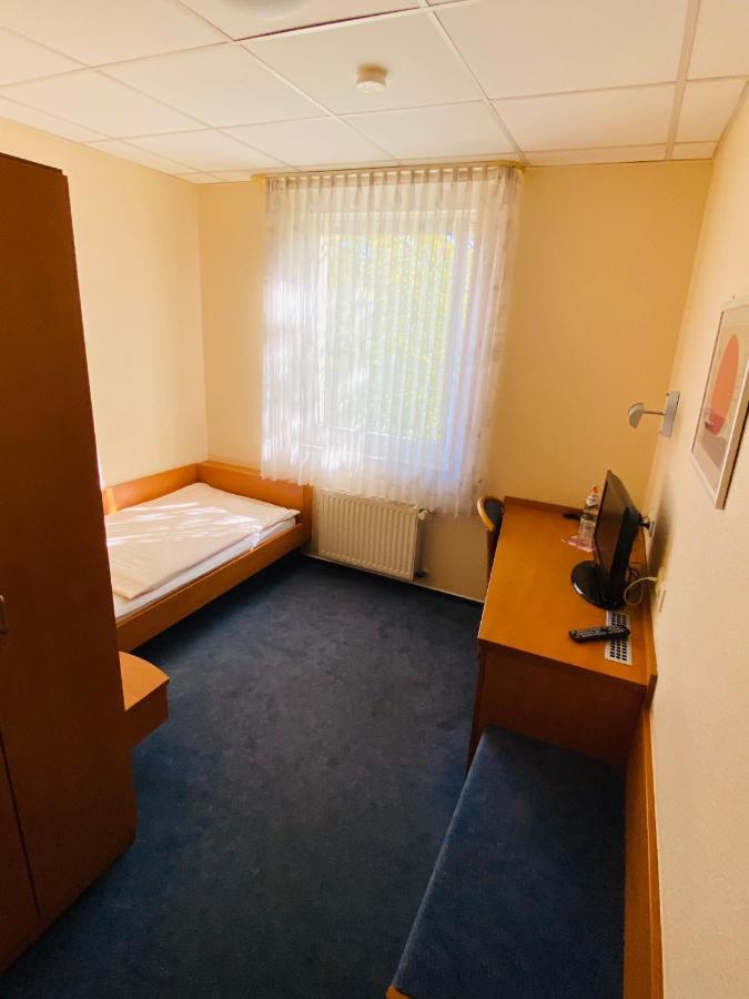 Hotel Montan Дуйсбург Екстериор снимка