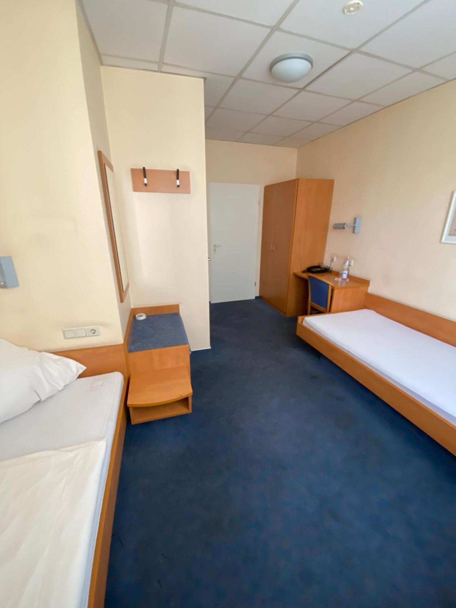 Hotel Montan Дуйсбург Стая снимка